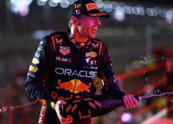 Max Verstappen celebra su tercer título de campeón del mundo con una victoria en el Gran Premio de Catar