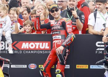 Álvaro Bautista, proclamado ayer campeón del mundo de Superbike, cierra su temporada con un Hat Trick logrando sumar hoy dos nuevas victorias