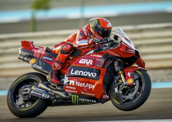 GP del Qatar: Bagnaia accede al Q2 con el octavo tiempo al final de la primera jornada de entrenamientos en Lusail.