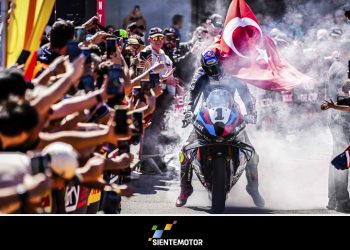 Toprak Razgatlioglu firma un triplete de leyenda en Portimao y alcanza las 60 victorias en WorldSBK