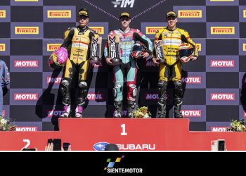 Beñat Fernández logra una victoria épica en su debut en el Mundial de Supersport 300
