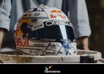 Red Bull homenajea a Zandvoort con cascos y monos especiales para Verstappen y Hadjar